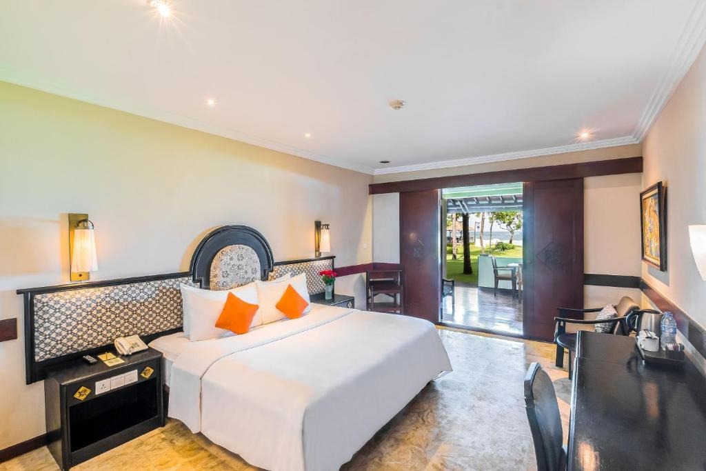 هتل دیسکاوری کارتیکا پلازا